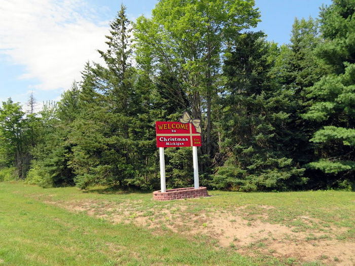 Santas Motel - Santas Workshop Photo (newer photo)